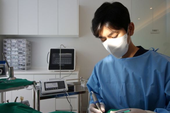 임플란트 오래 쓰려면 초기 '골융합'이 중요 썸네일